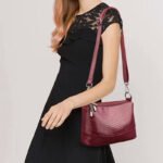 Fashionable shoulder bag with a crocodile print - Image 3