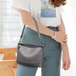 Fashionable shoulder bag with a crocodile print - Image 6