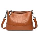 Fashionable shoulder bag with a crocodile print - Image 12