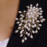 Ladies' High-end Exquisite Handmade Pearl Brooch - Image 8