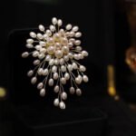 Ladies' High-end Exquisite Handmade Pearl Brooch - Image 10